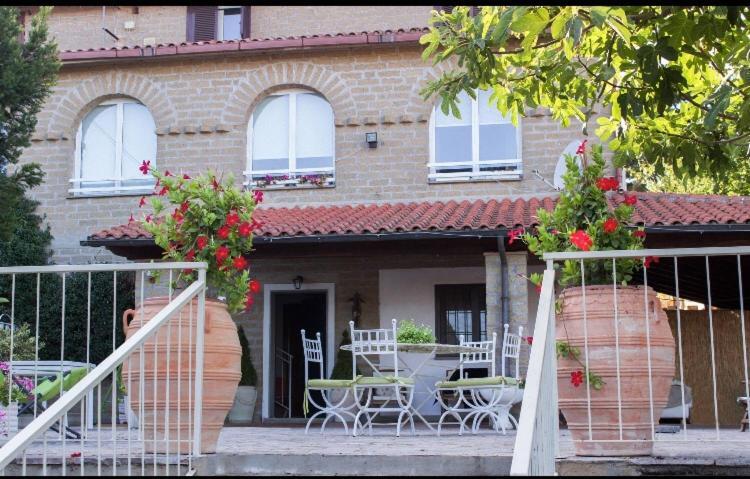 Favoloso Appartamento In Villa Monterosi ภายนอก รูปภาพ