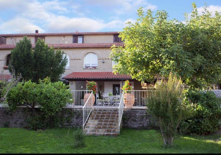 Favoloso Appartamento In Villa Monterosi ภายนอก รูปภาพ